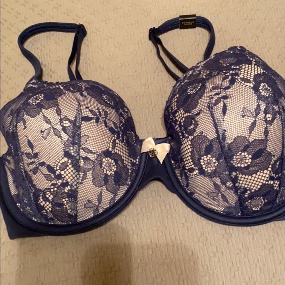 Brand new never worn Victoria secret bra